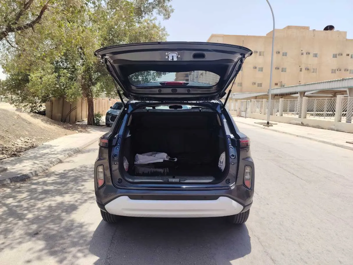 Car image 25