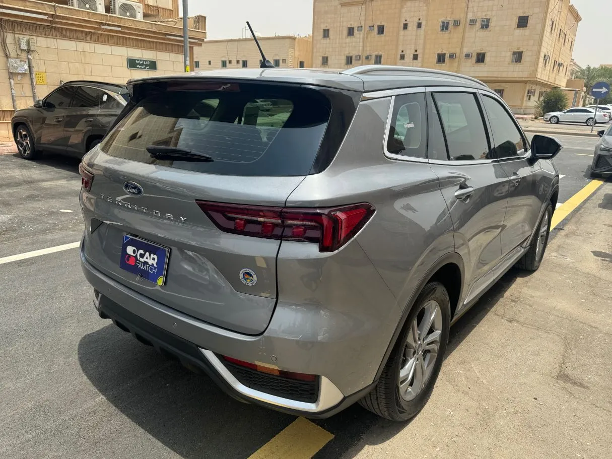 Car image 5