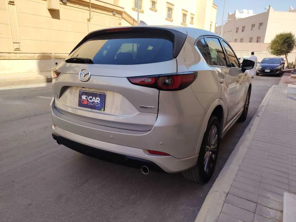 Car image 5
