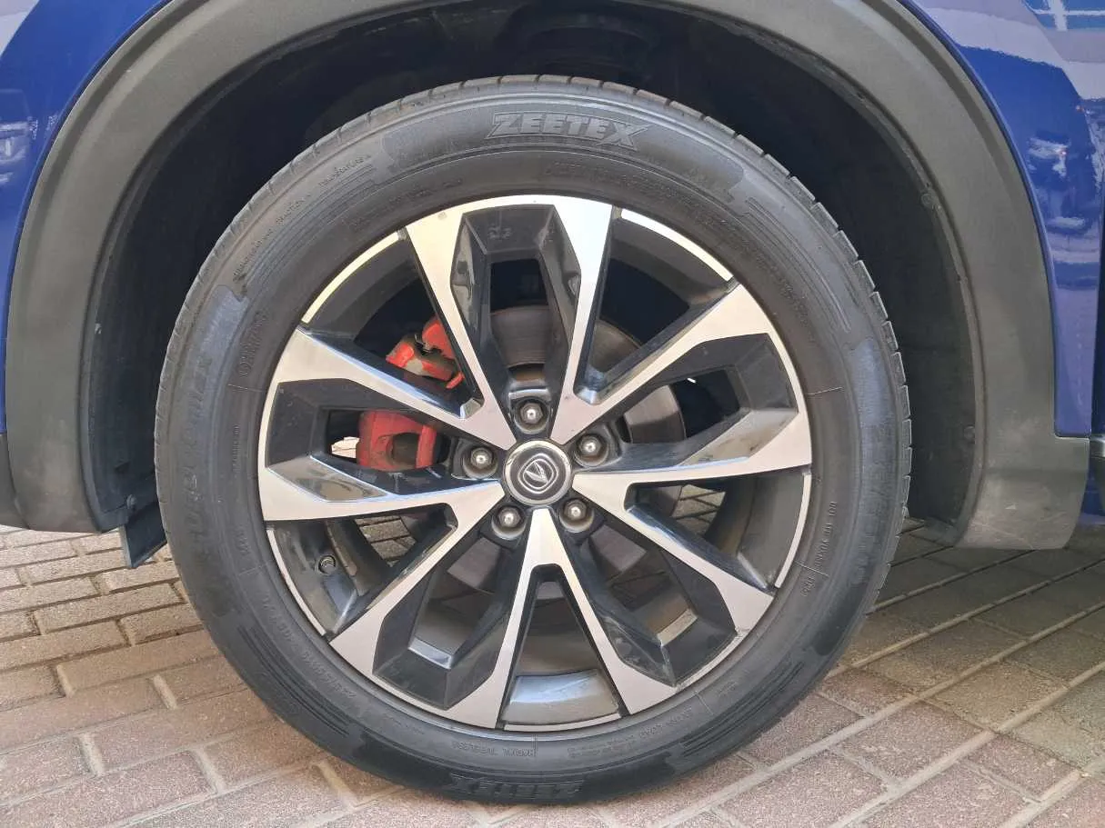 Car image 9