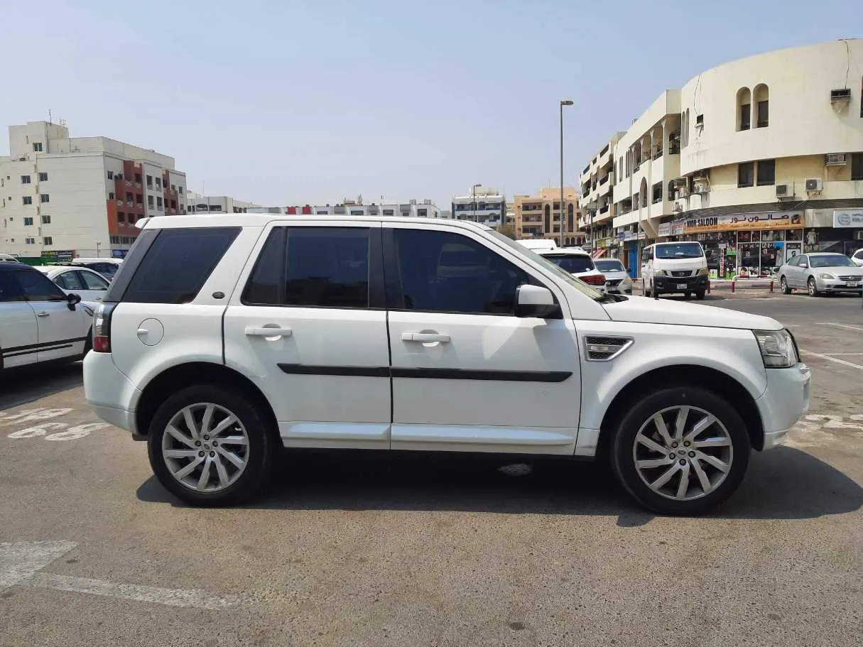 Car image 8