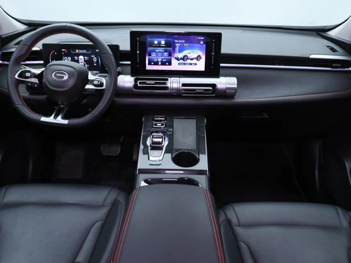 Car image 14