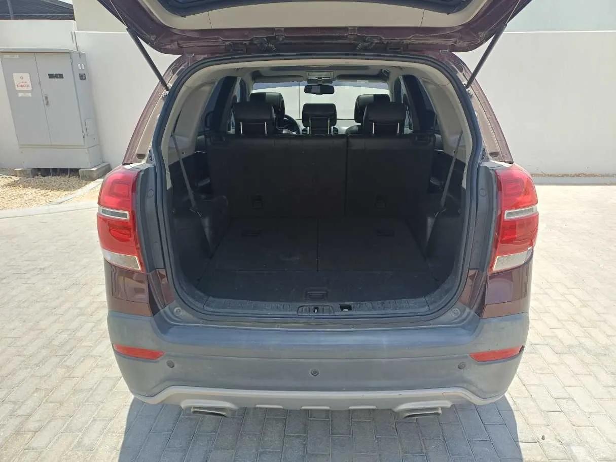 Car image 19