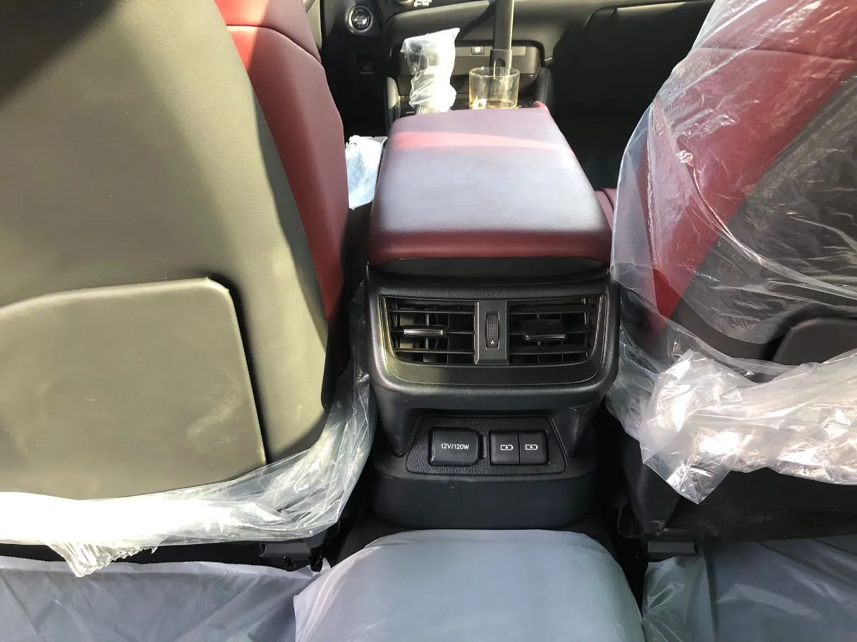 Car image 25