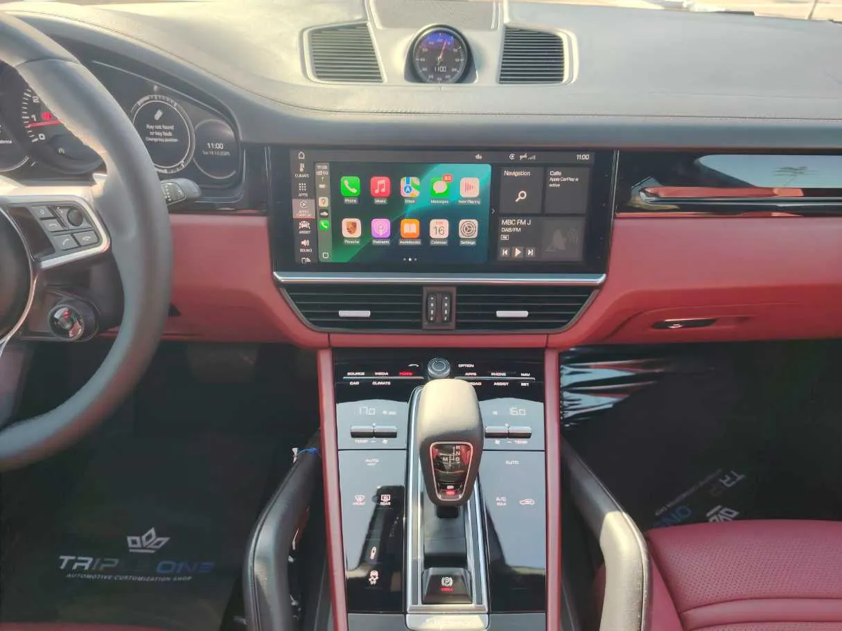 Car image 18