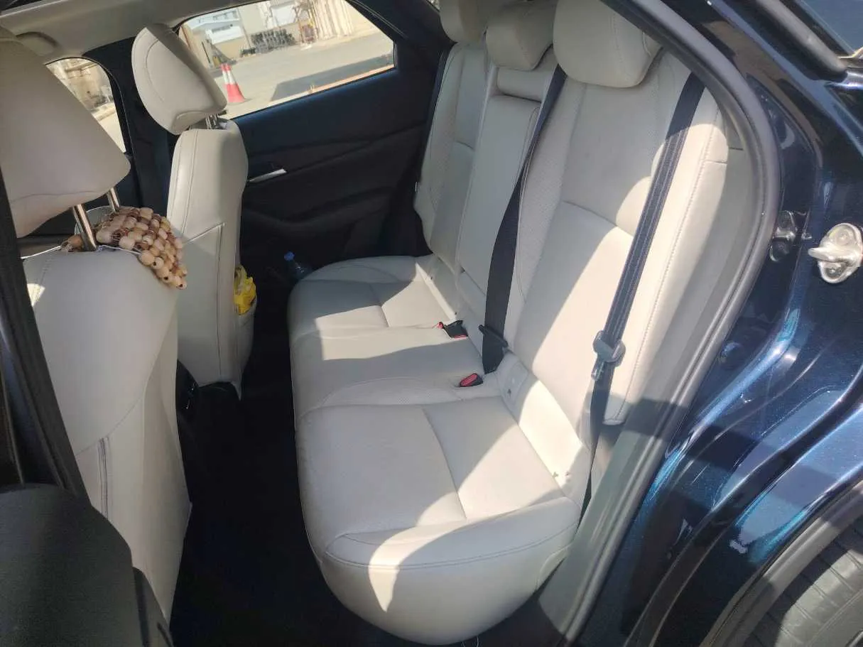 Car image 16