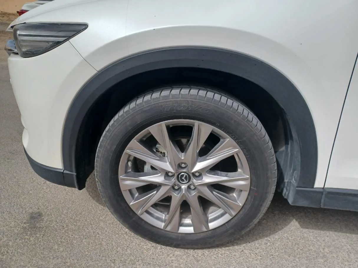 Car image 9
