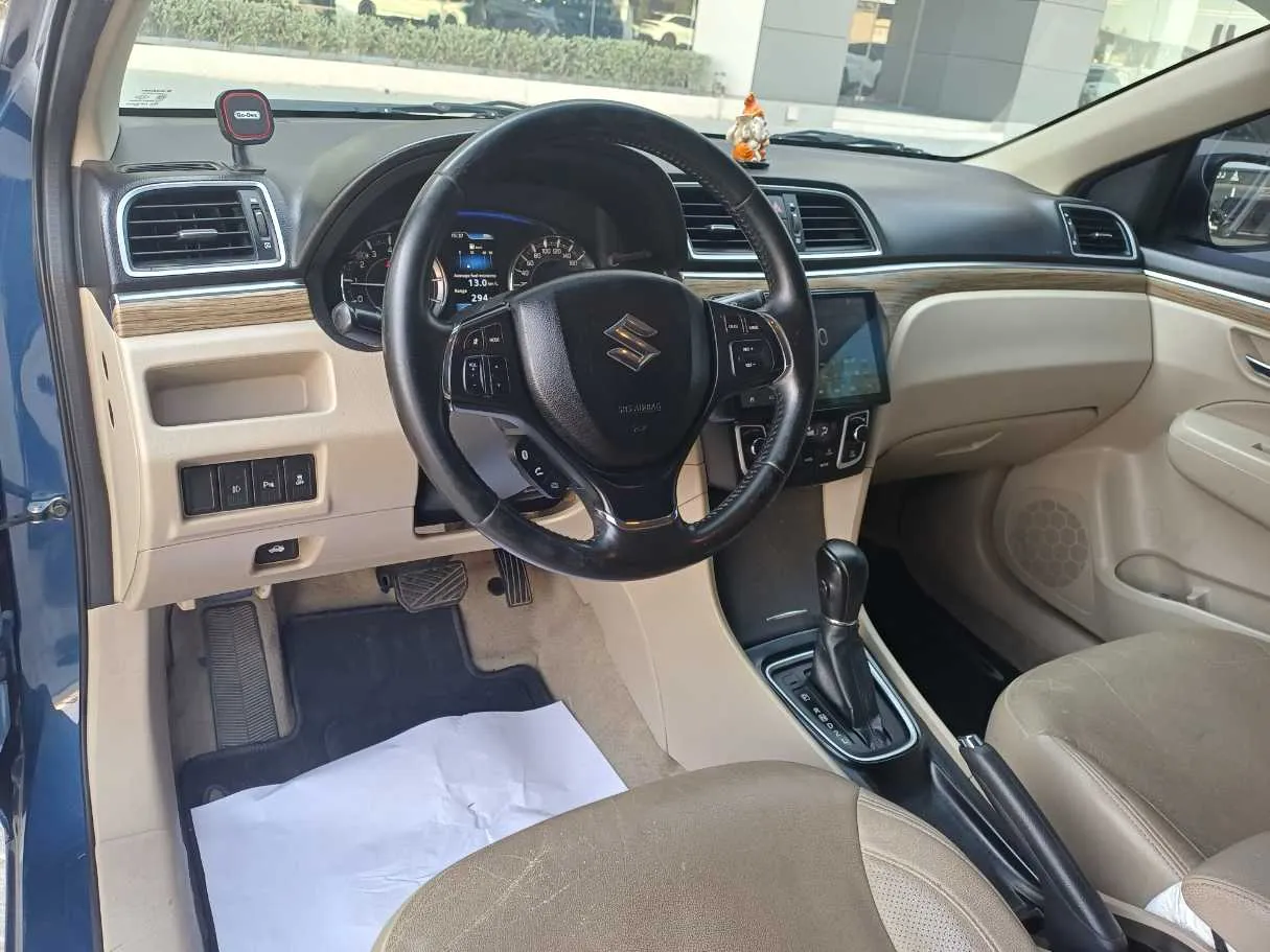 Car image 11