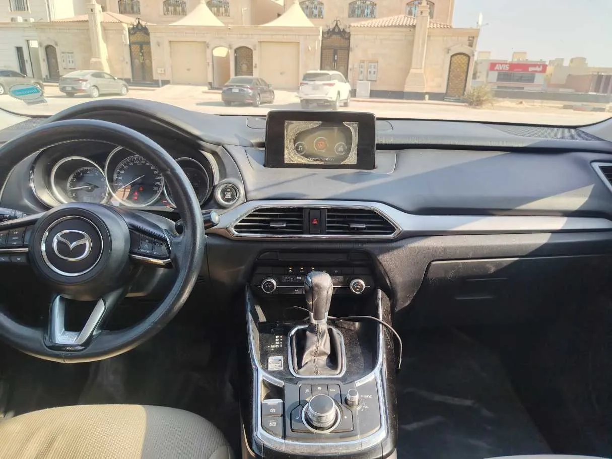Car image 19