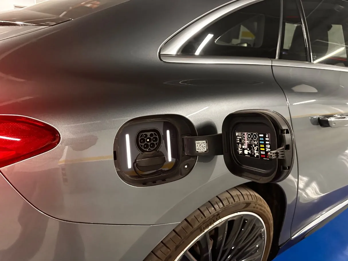 Car image 26