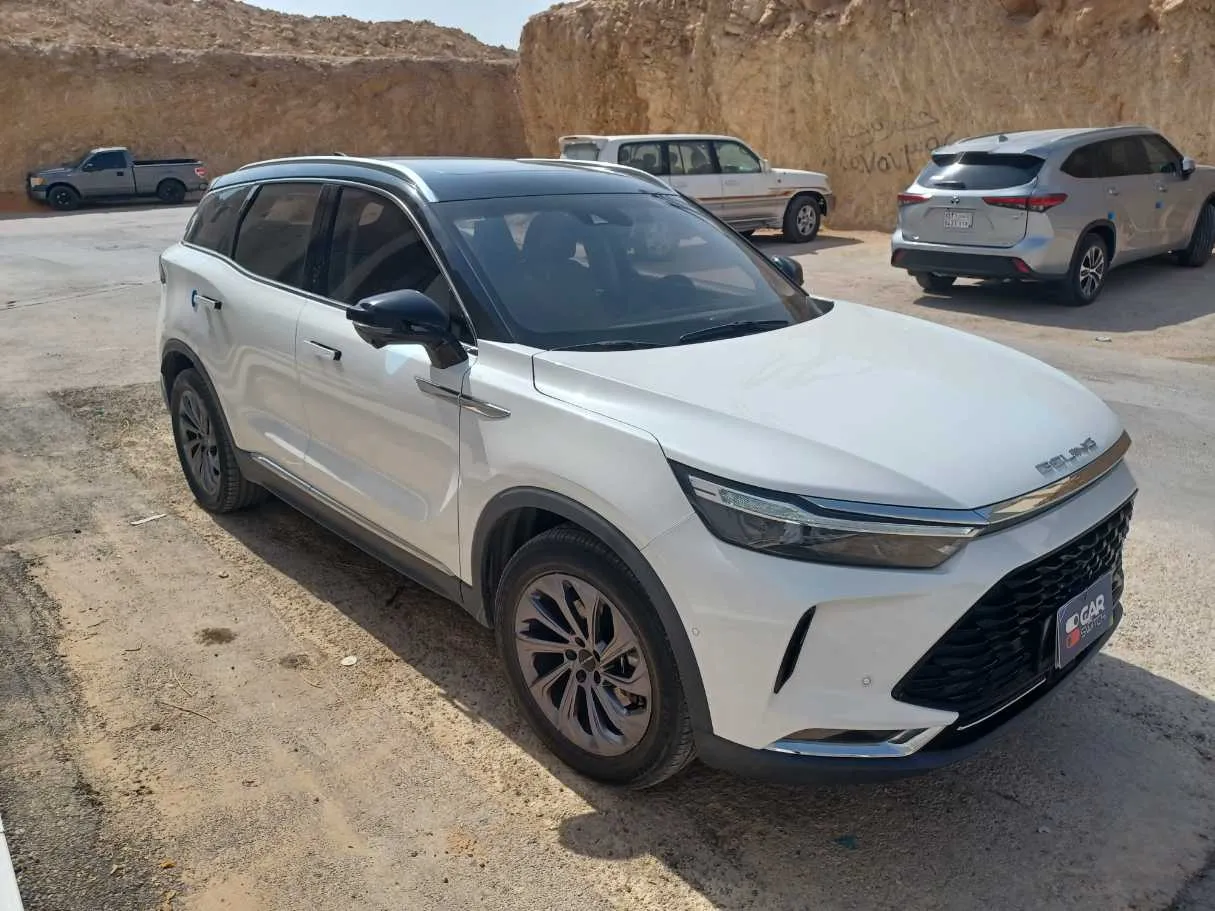 Car image 3