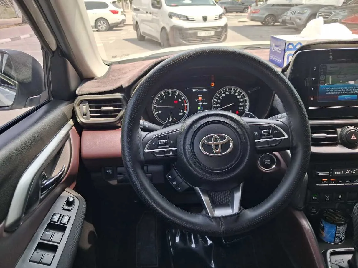 Car image 19