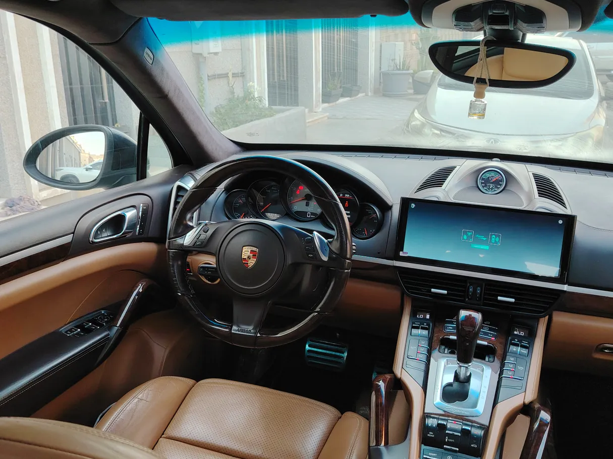 Car image 24