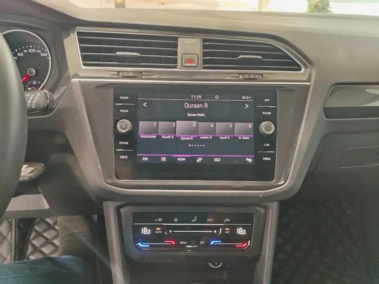 Car image 24