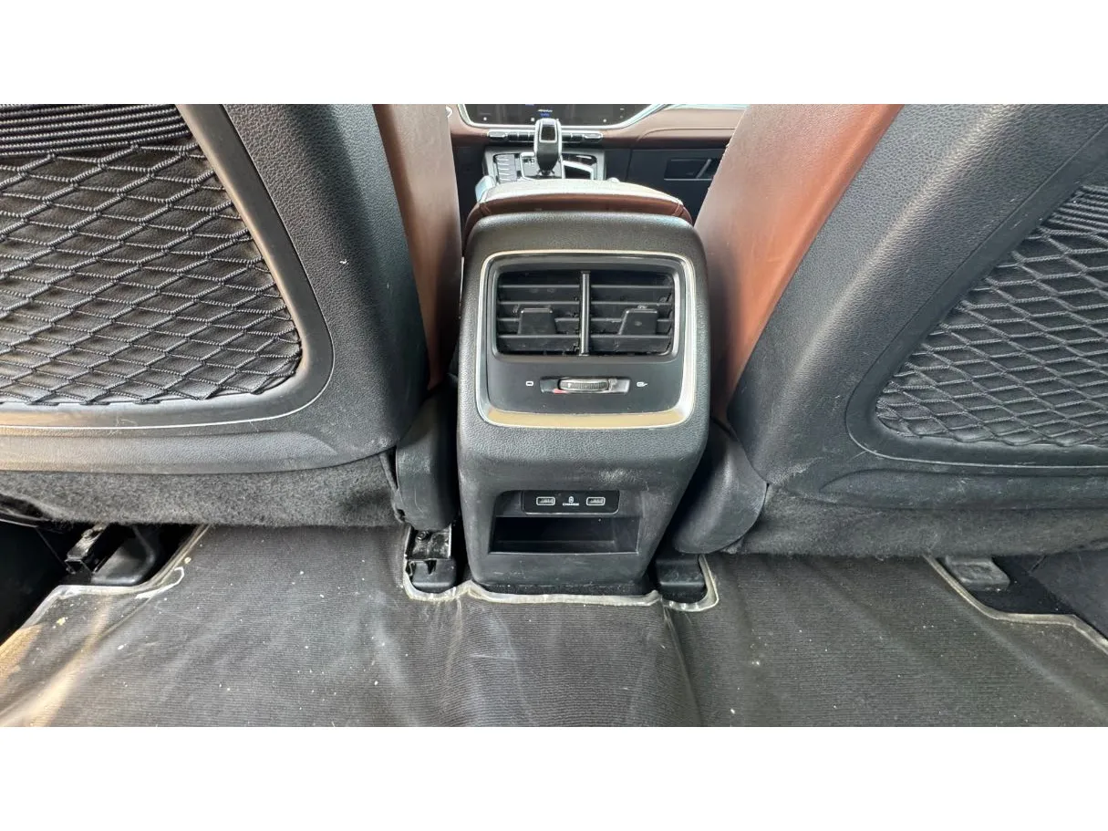 Car image 25