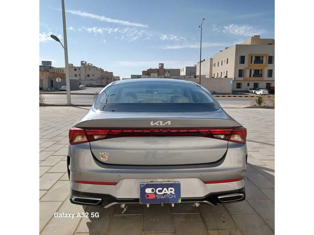 Car image 6