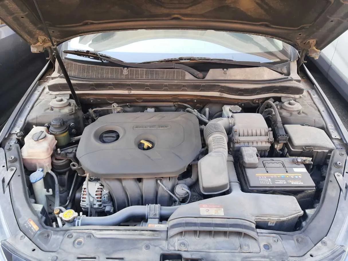 Car image 18