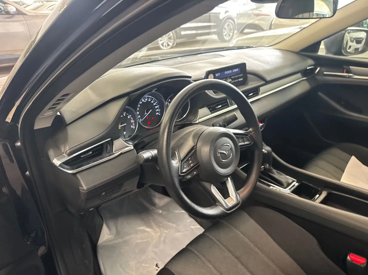 Car image 13
