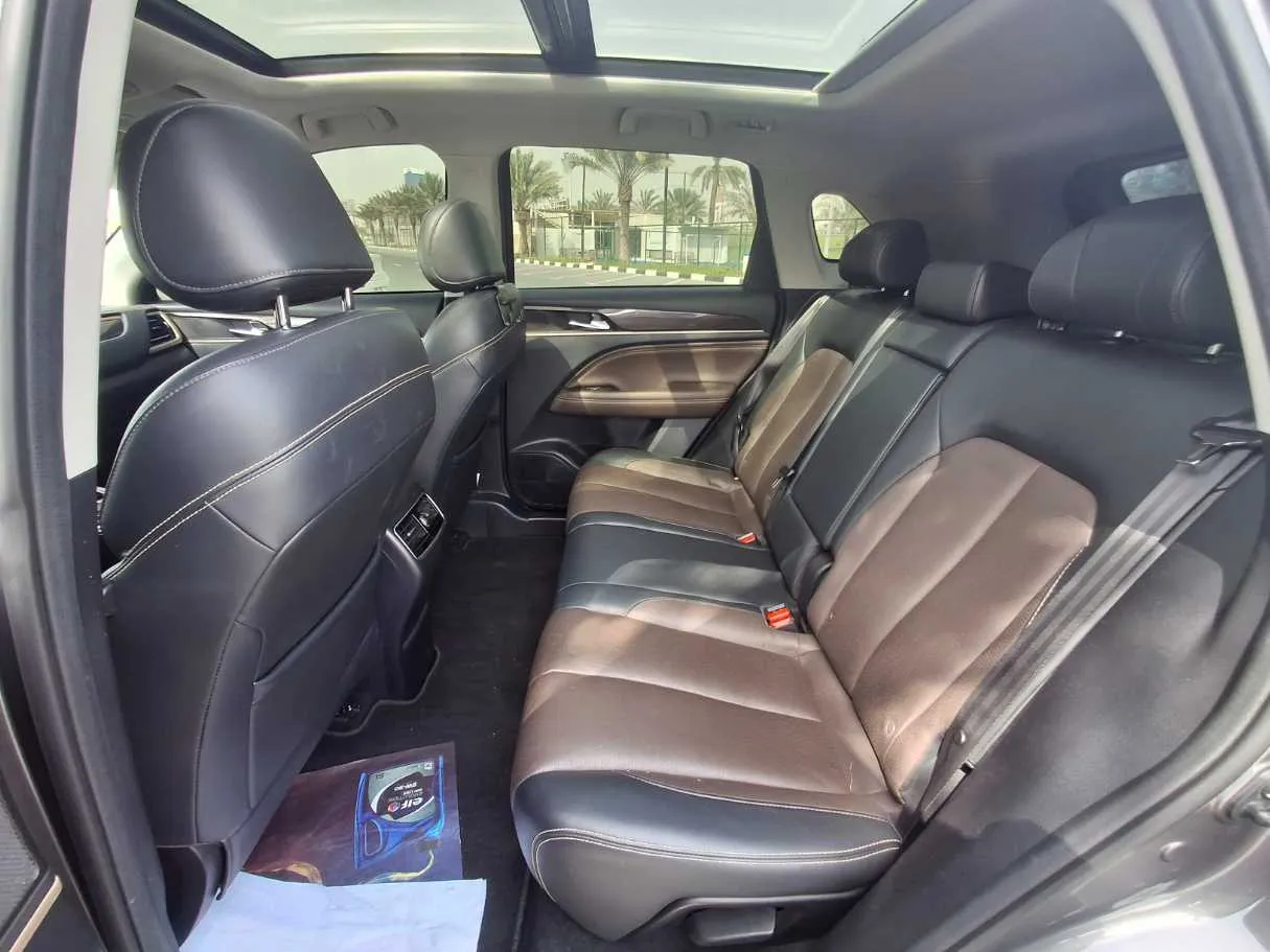 Car image 13