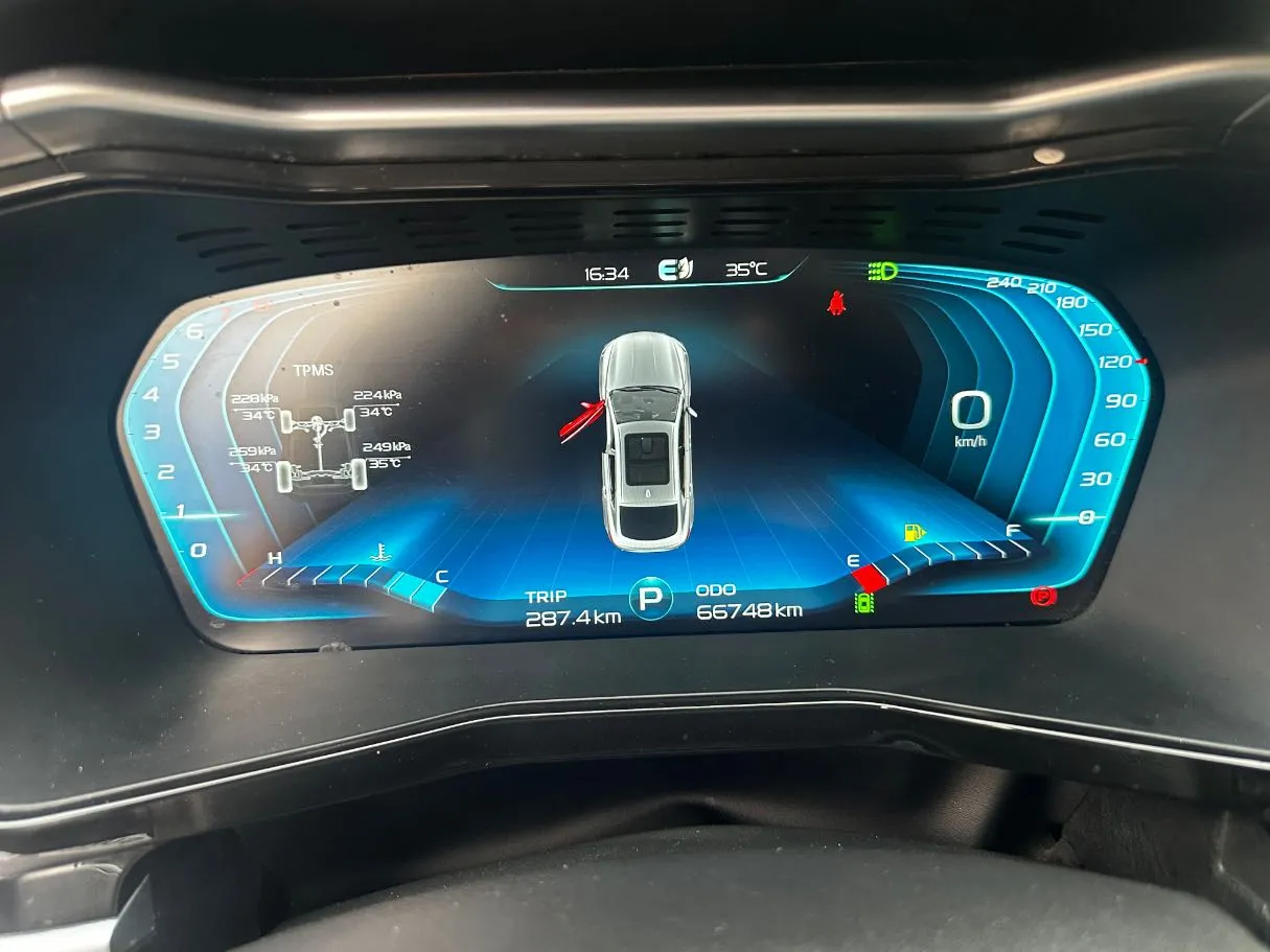 Car image 23