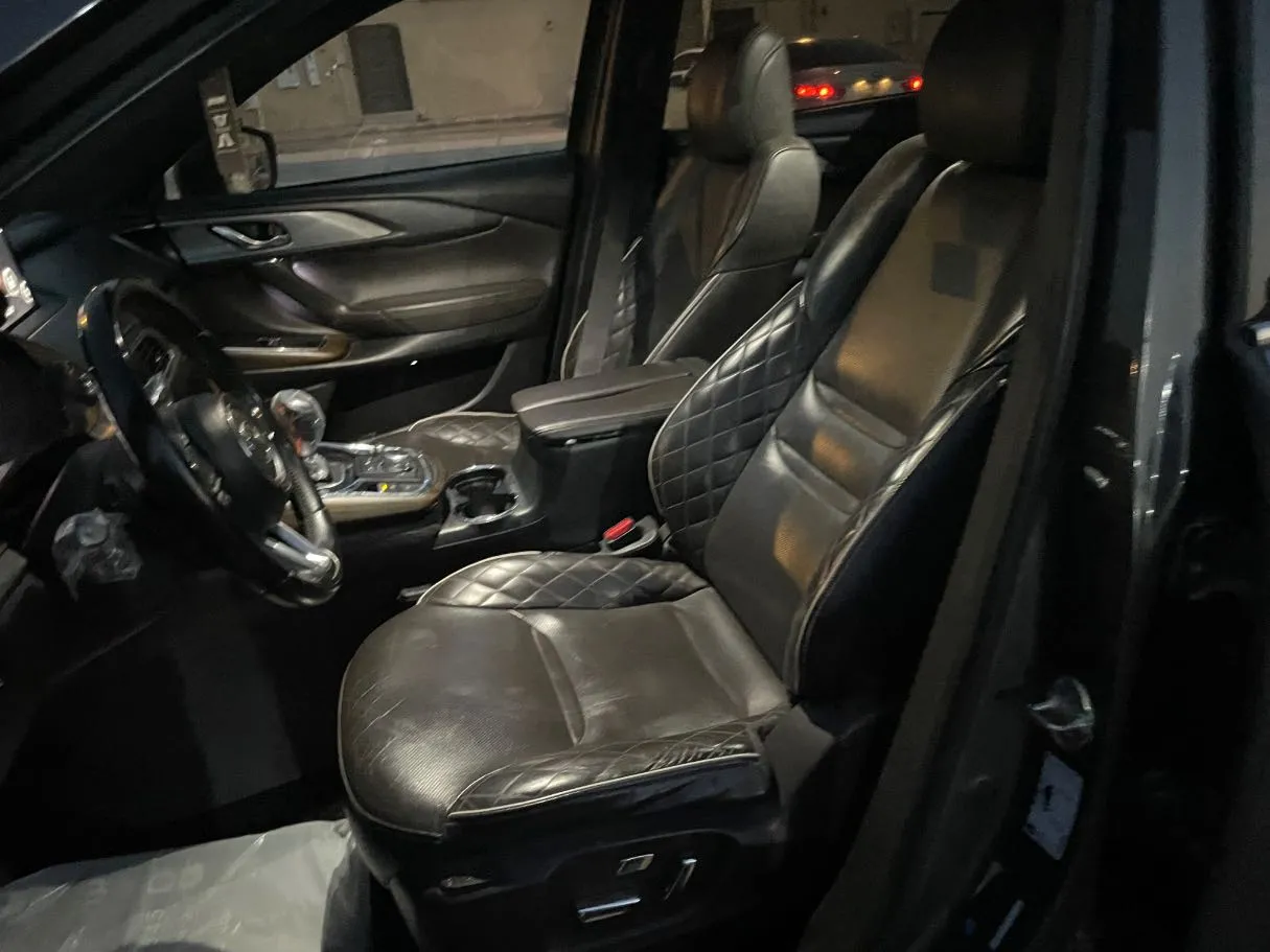 Car image 12