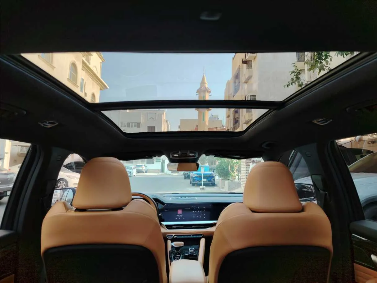 Car image 16