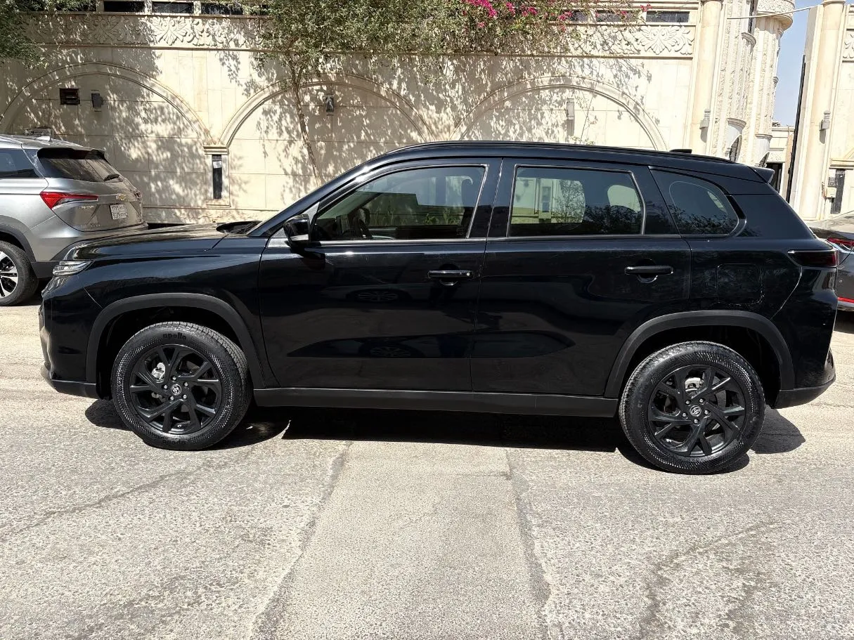 Car image 8