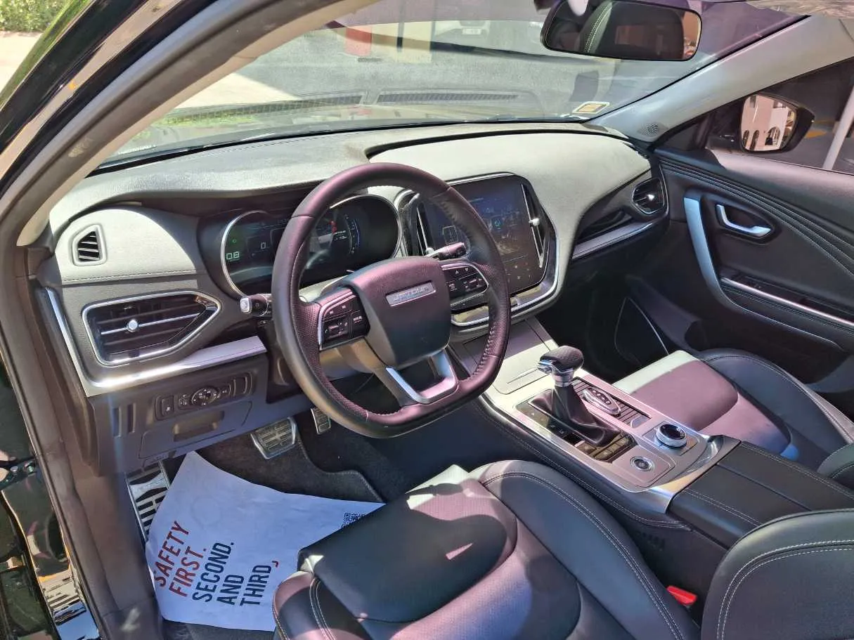 Car image 11