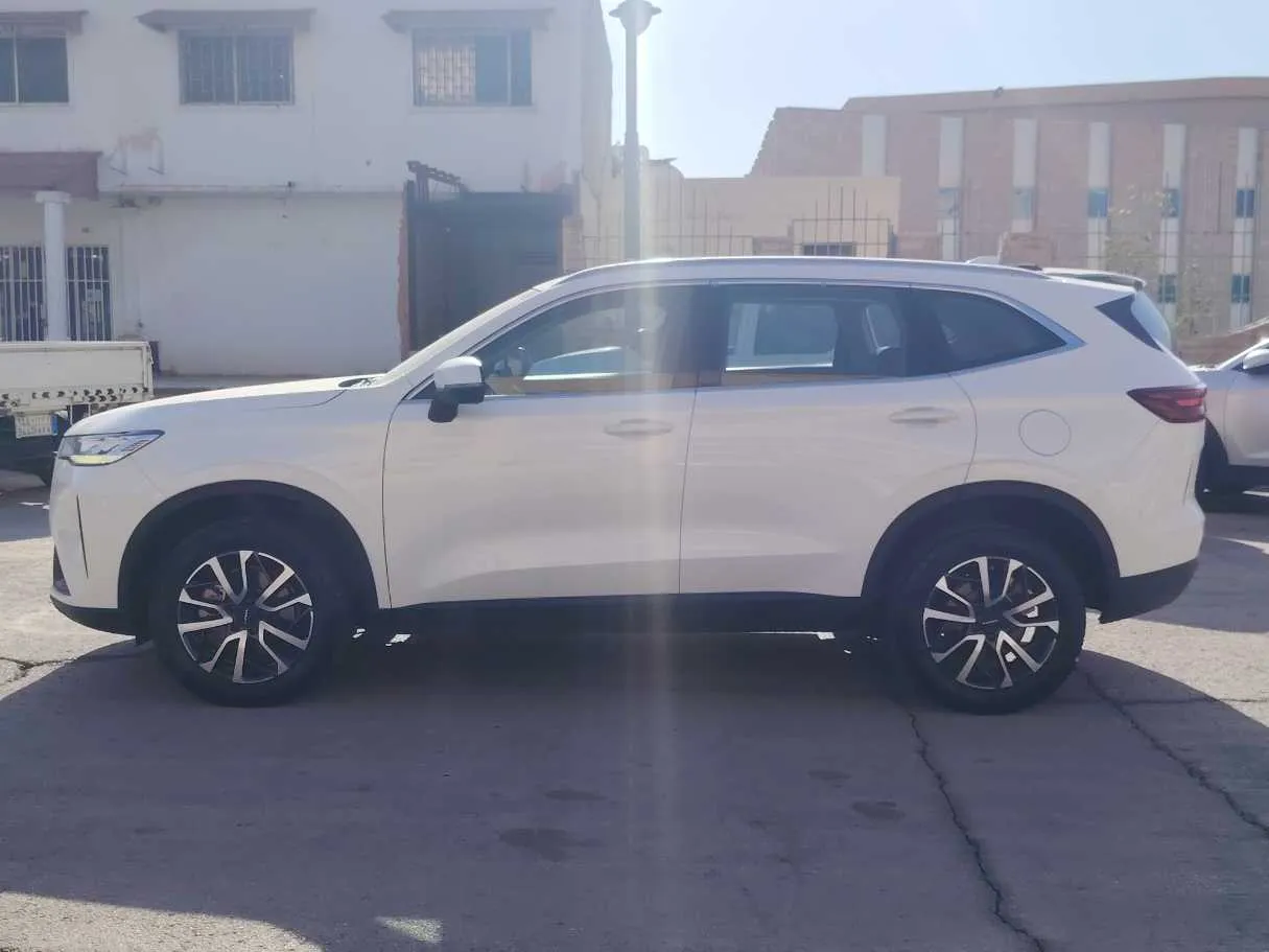 Car image 8