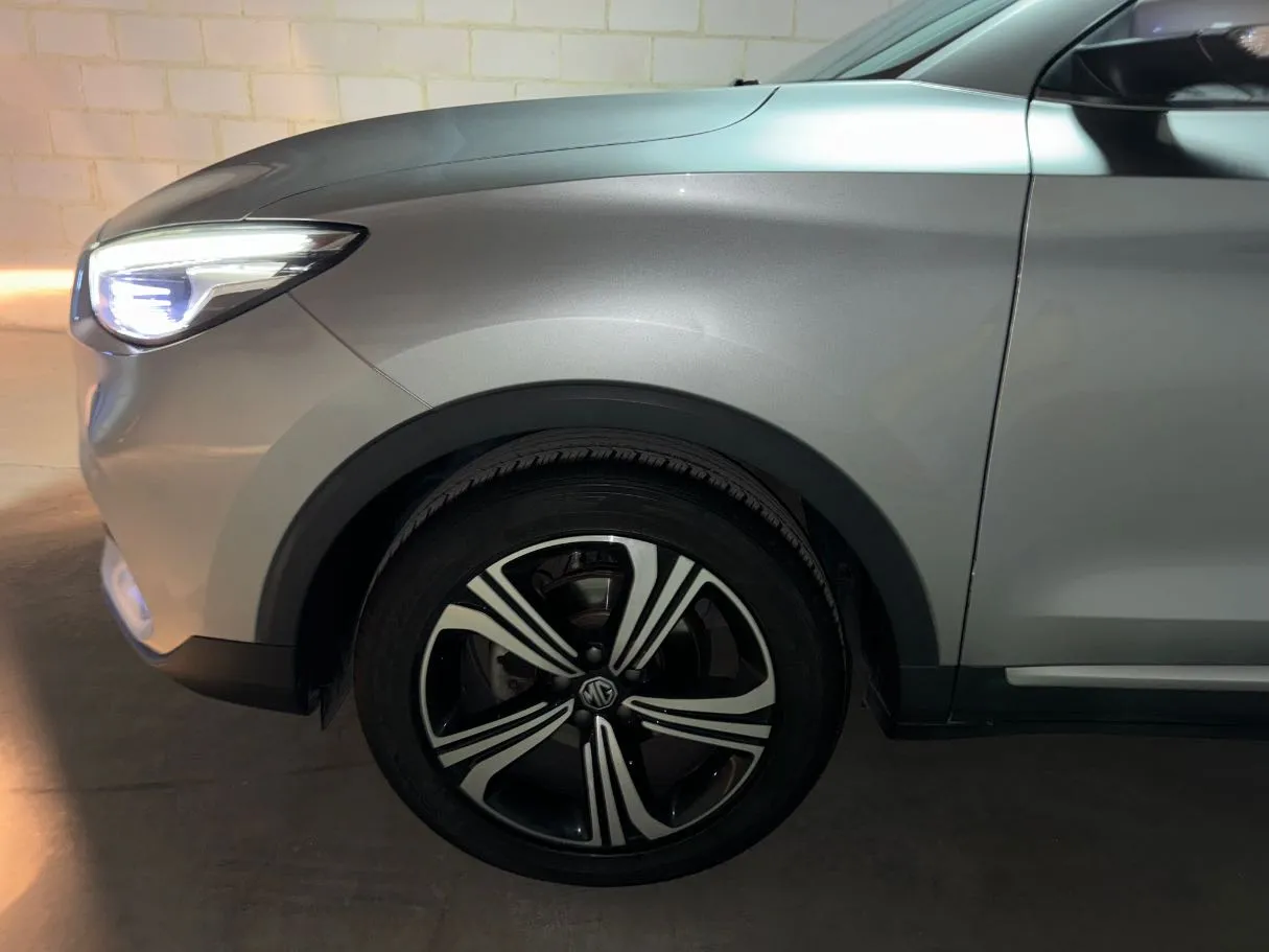 Car image 7
