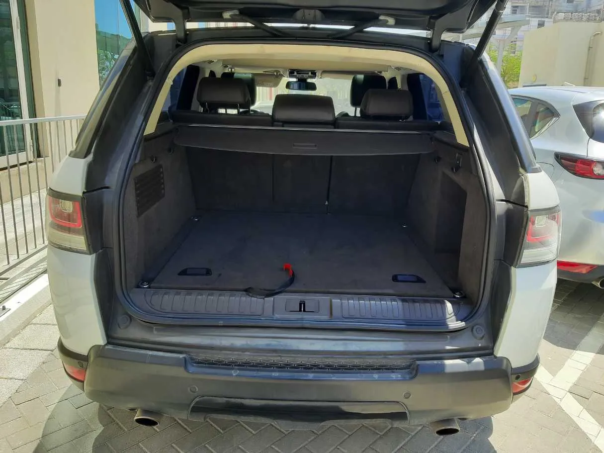 Car image 13
