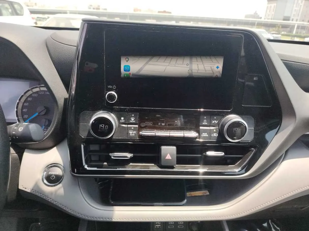 Car image 26
