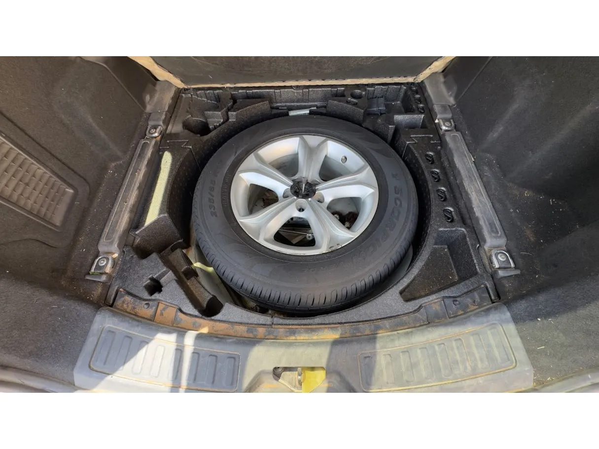 Car image 26