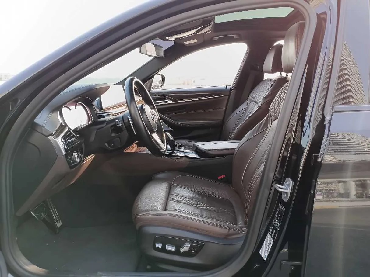 Car image 12