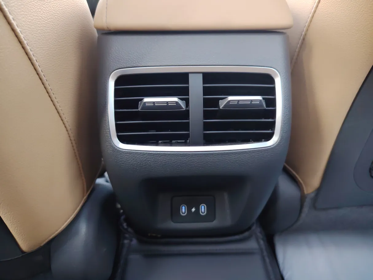 Car image 29