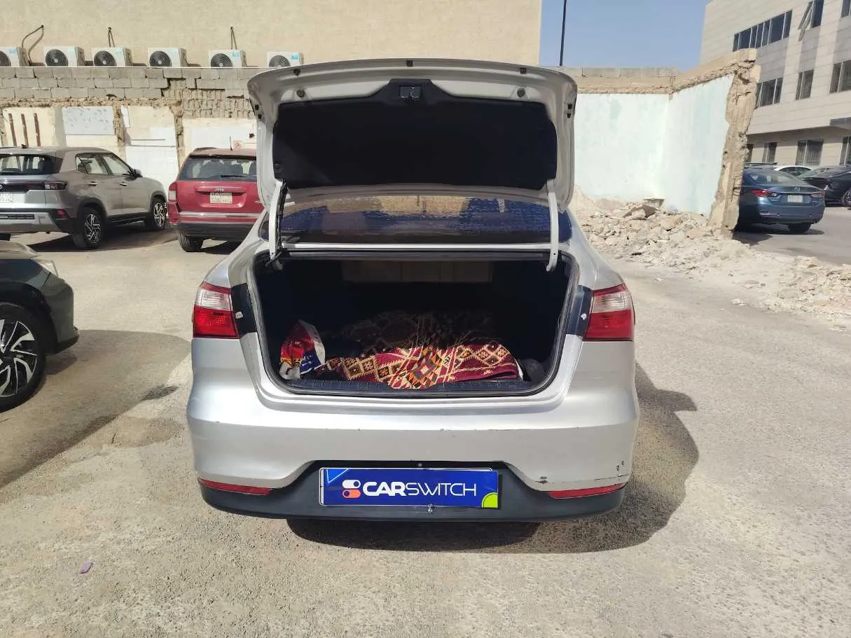 Car image 25