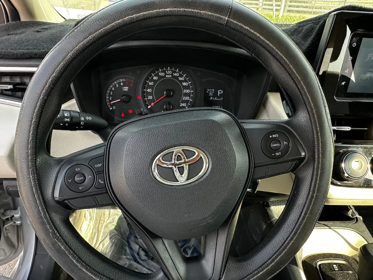 Car image 18