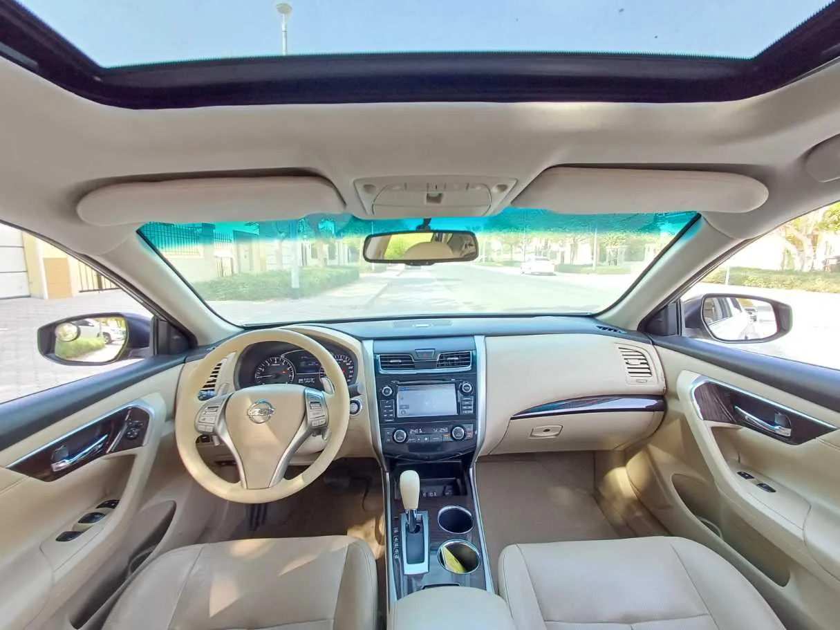 Car image 17