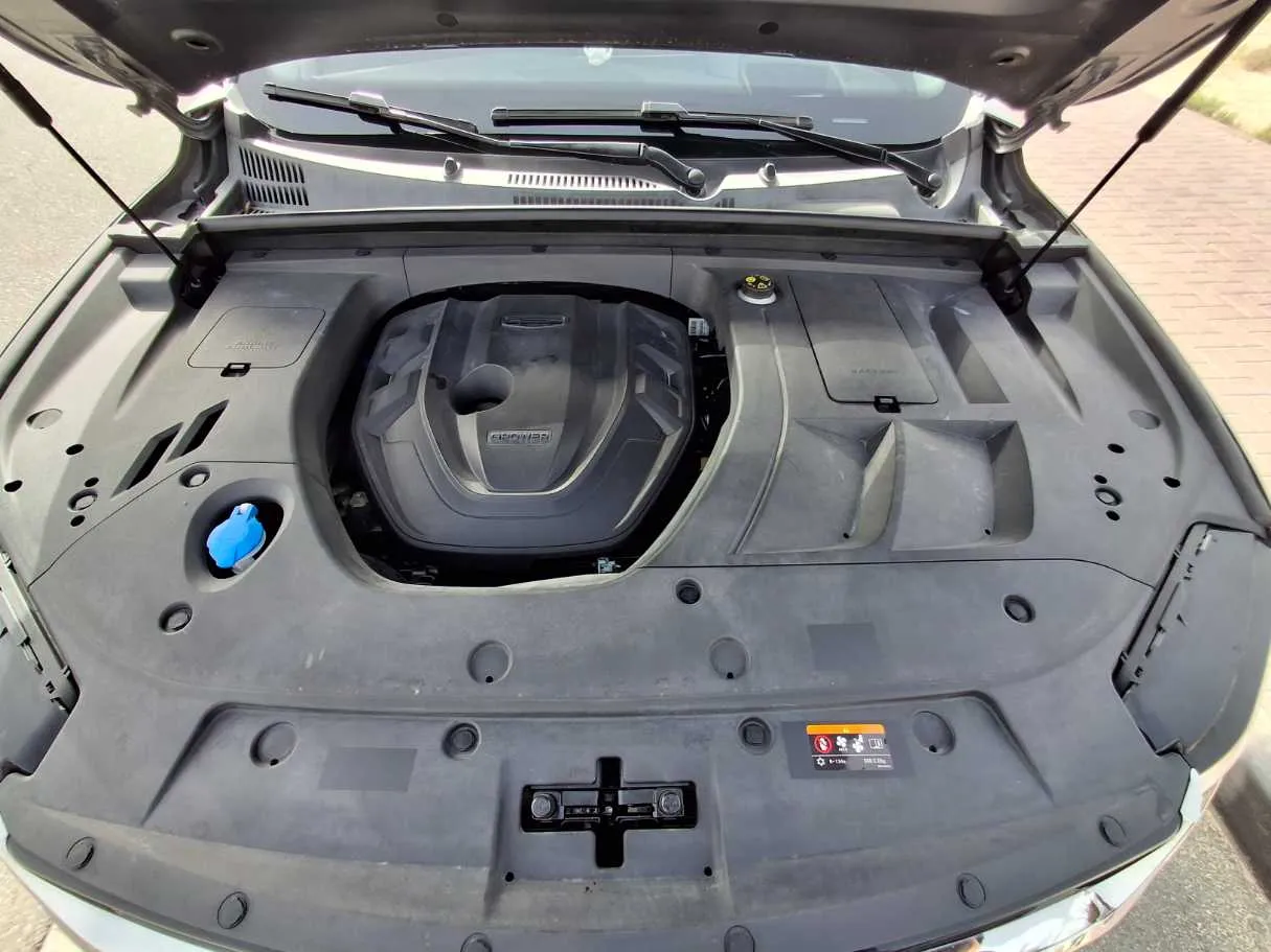 Car image 20