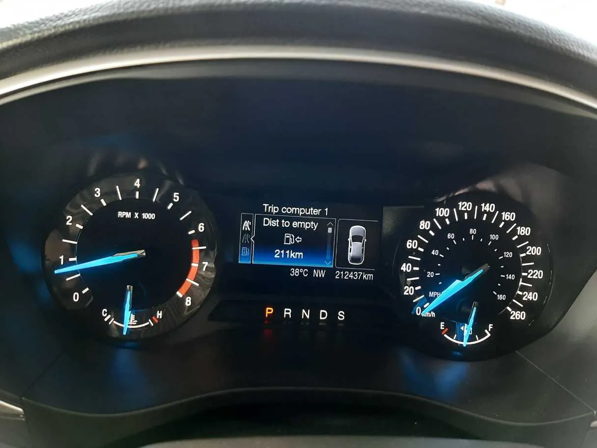 Car image 18