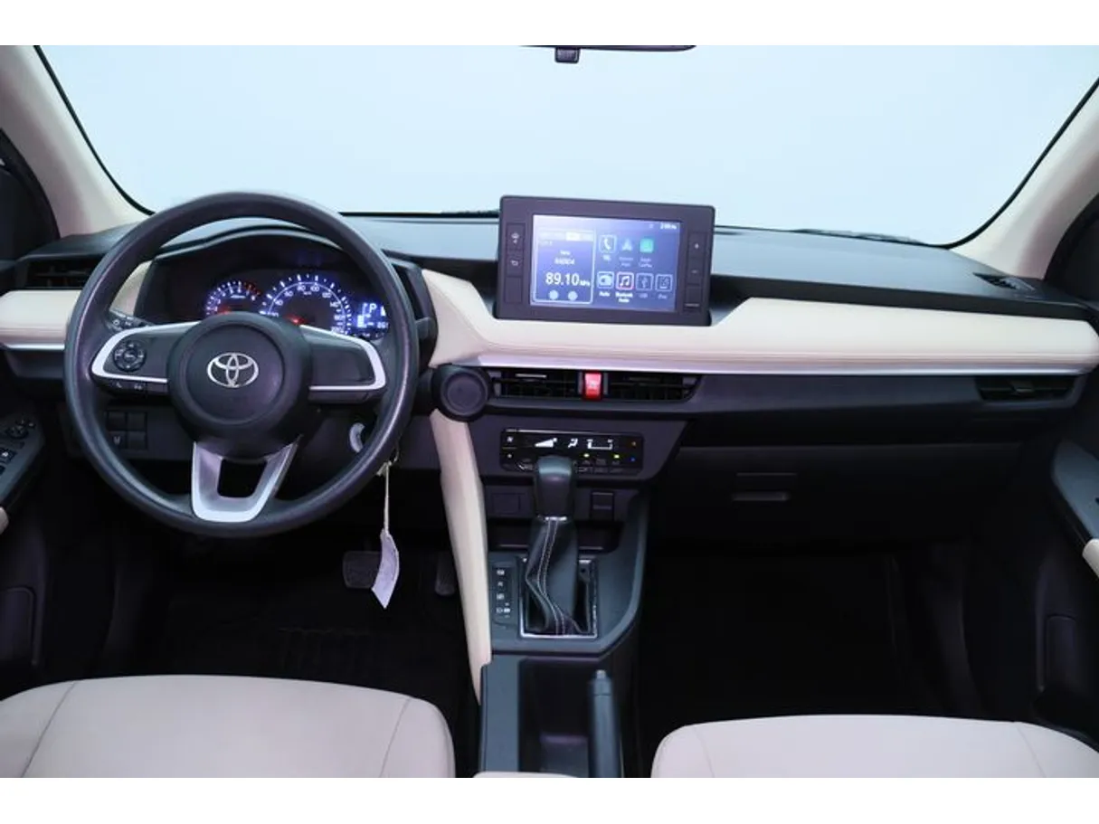Car image 14