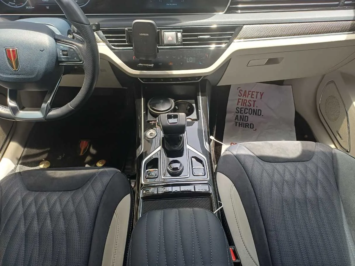 Car image 16