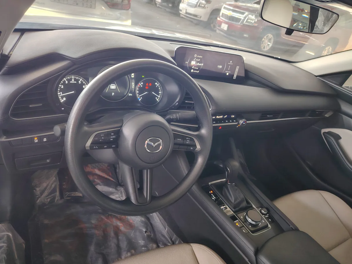 Car image 14
