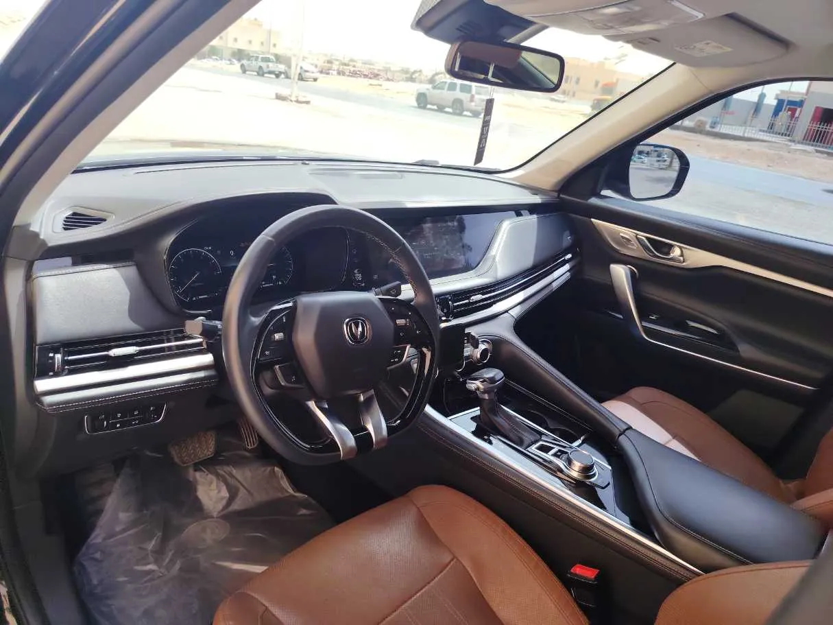 Car image 12