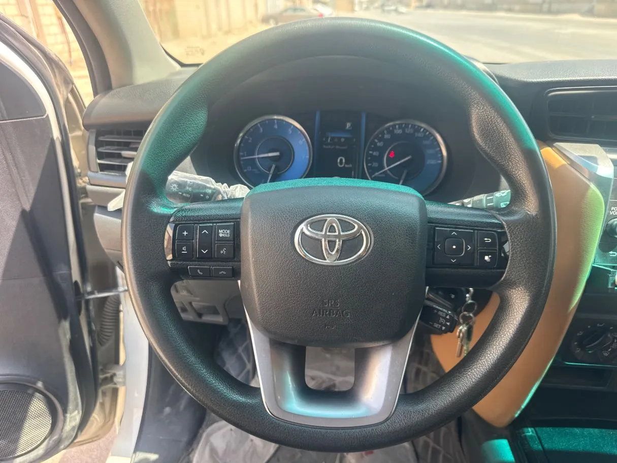 Car image 17