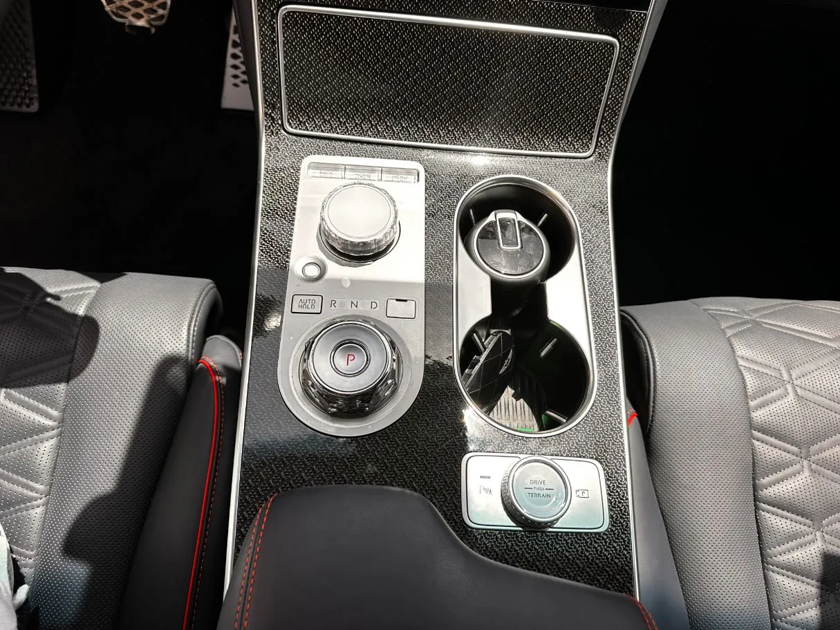 Car image 20