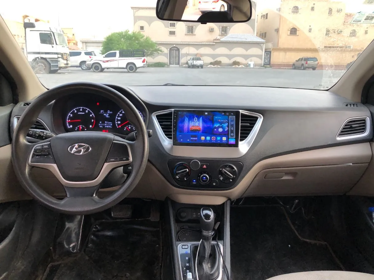Car image 14