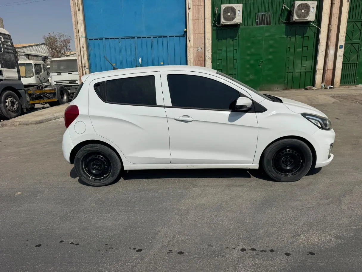 Car image 4