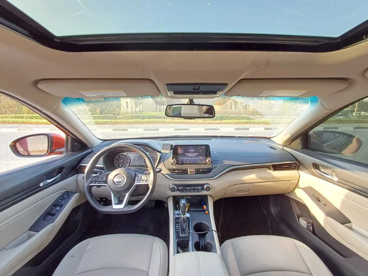 Car image 18