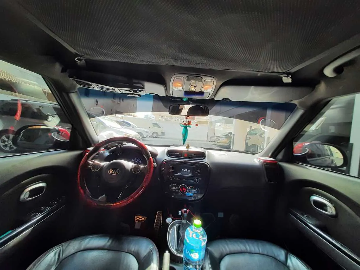 Car image 14